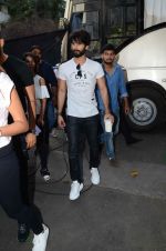 Shahid Kapoor snapped in Mumbai on 25th Sept 2015